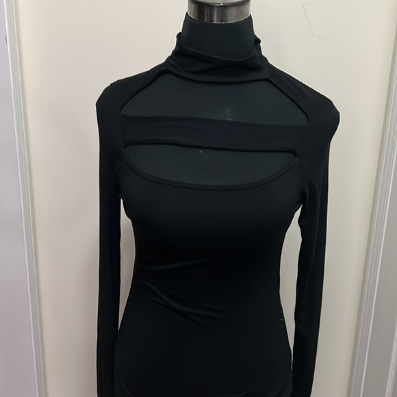 Fashion Nova Eye Opening Bodysuit Size Medium - Picture 4 of 15